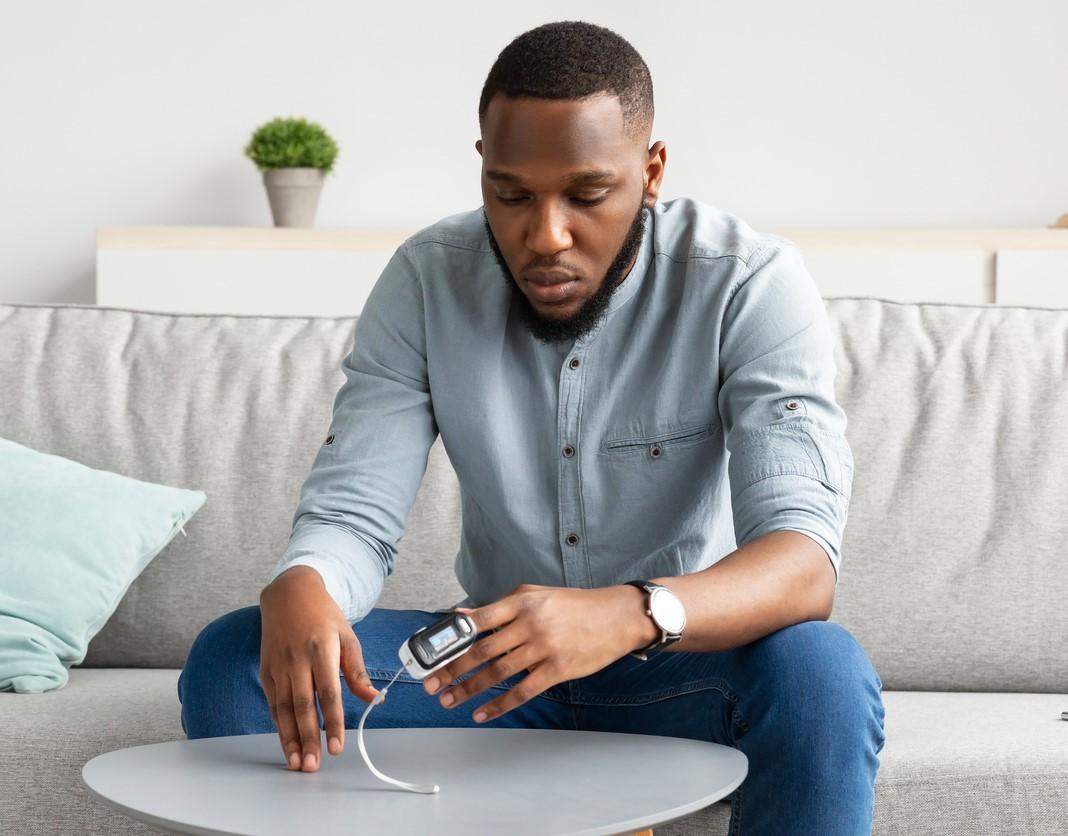 Man using pulse oximeter