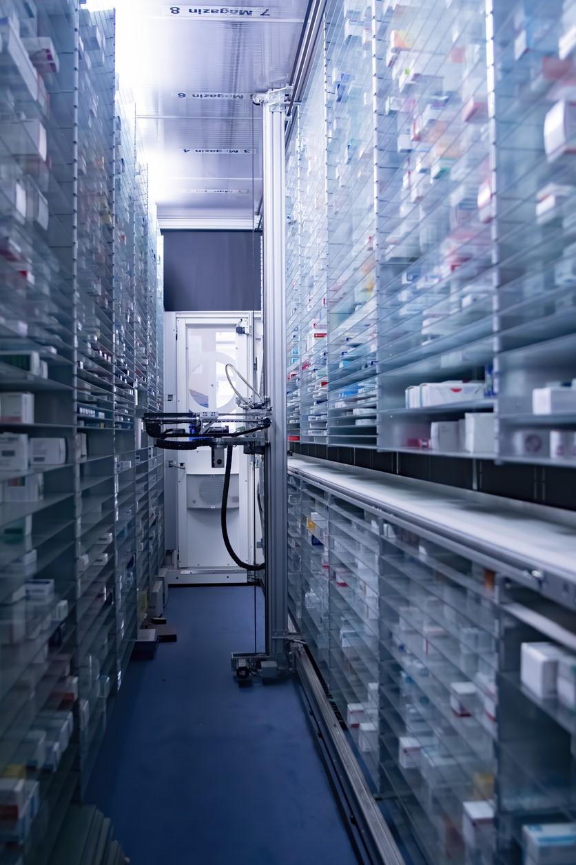 Pharmacy storage room with robot arm
