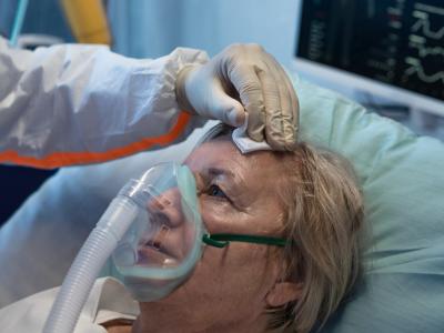 COVID patient with oxygen mask