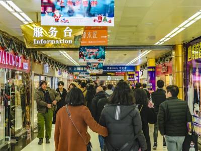 Crowded Shanghai shopping mall