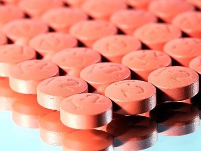 Rows of ibuprofen tablets