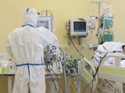 Nurse in full PPE in hospital room