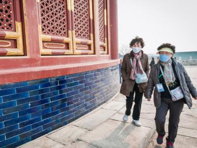 Women wearing masks in Beijing